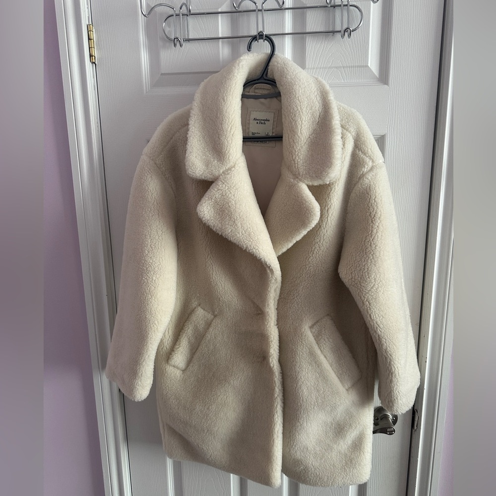 White Abercrombie and Fitch jacket. Never worn size small